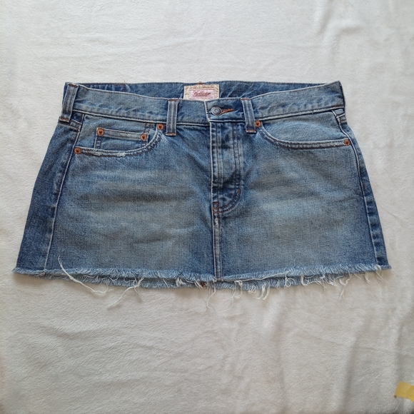 Hollister Dresses & Skirts - Hollister size 7 32 waist denim y2k Frayed Hem Blue Mini Skirt button front